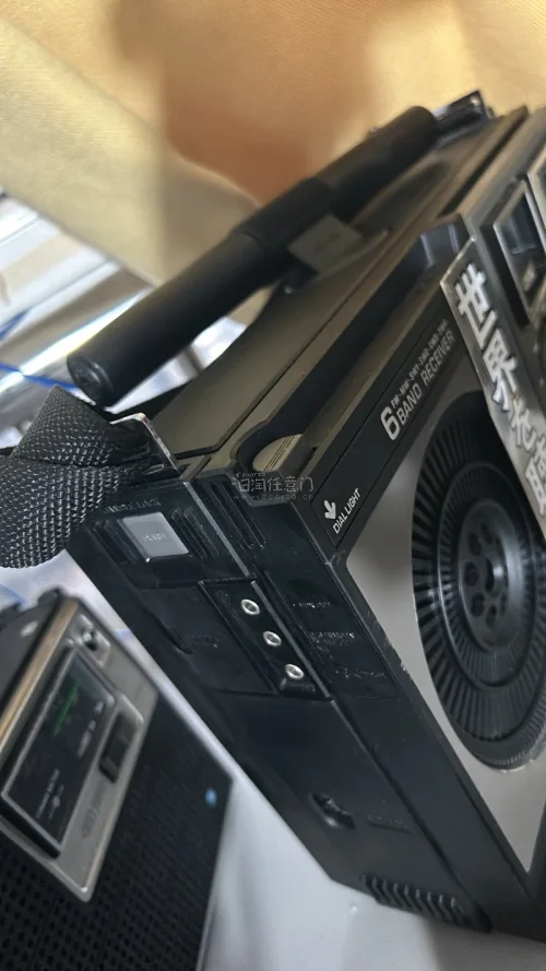 感谢平台给我提供购买这款收音机的渠道，非常满意。。。。。。。。。。。。。。。。。。。。。。一直会购买。也希望任意门和海关做好协调。方便我们散户购买。