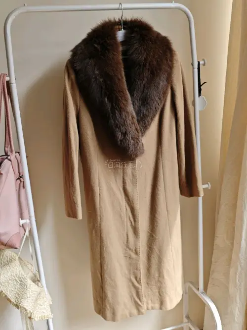 每一件都包装的严严实实的，收到手比卖家图还要好看！这个绝美大毛领真的爱了！真的要表扬一下挖煤姬，从拍下到到手特别快，每个流程都很迅速。