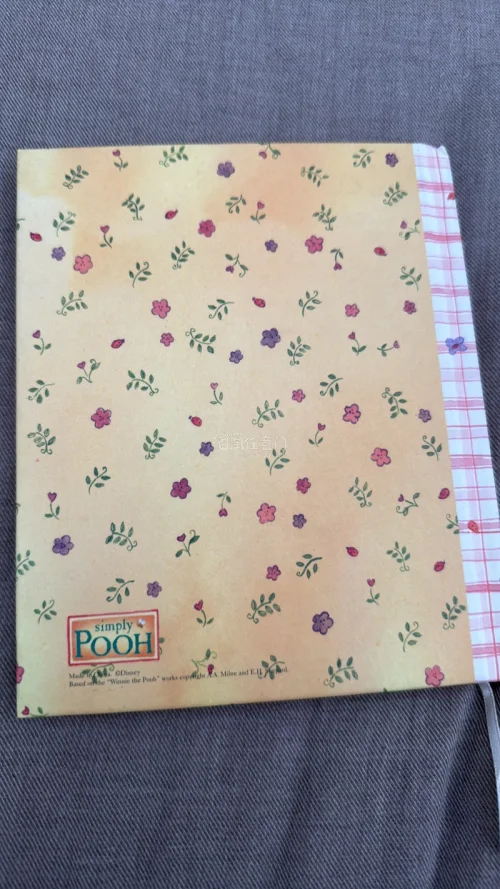 非常喜欢！！这本维尼笔记本太可爱了，软乎乎的画风超治愈！整体充满温馨童趣感，让人一眼就爱上。海淘体验超棒，轻松淘到心头好，爱了爱了～物流也很快，包装完美