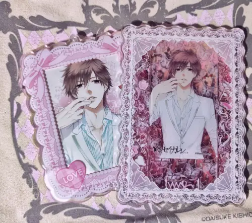 古早谷子在煤炉切到了，美美放进谷美里面拍照，物流还可以，赶在出去玩之前收到了，放进痛包背出门超级棒。东西状态也很好，明信片没有弯折，也没有划痕伤