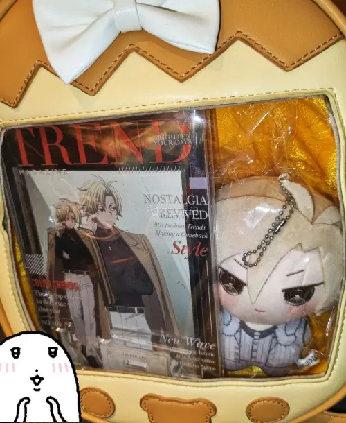 古早谷子在煤炉切到了，美美放进谷美里面拍照，物流还可以，赶在出去玩之前收到了，放进痛包背出门超级棒。东西状态也很好，明信片没有弯折，也没有划痕伤