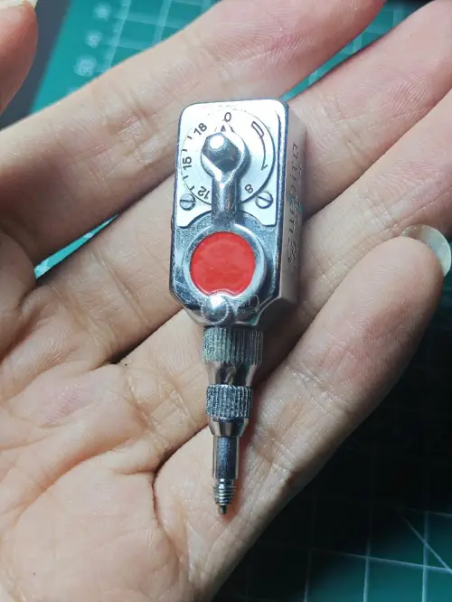 这次又是给我的玛米亚rb67淘到了一个配件，因为它确实比较重嘛，所以一直想给他配个手柄，但是感觉都不是很扎实，还得是淘一个原厂的手柄会比较合适，那这次也是看到了，就果断下手了，还有就是最近都很喜欢的一些机械自拍器，又淘到两个成色和价格都不错的就入手了。