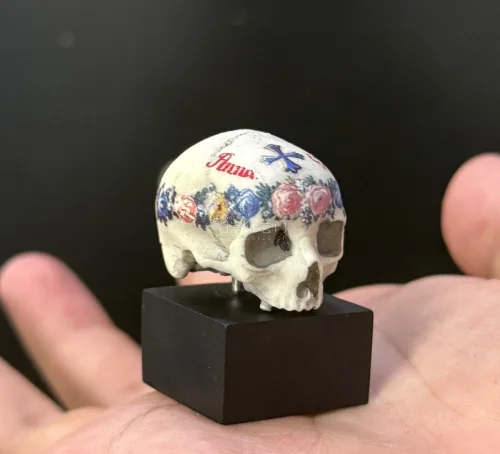 春日挖煤姬四月好物分享四月春风正好，终于可以带着心爱的宝贝出门踏青拍照啦～在挖煤姬淘到的一众二次元&amp;复古小手办，妥妥是我的春日氛围感灵魂好物！精致的刀剑乱舞小人细节拉满涂装细腻，人物神态、服饰纹路都完美还原原作，小巧轻便不占空间，随身放进包包里出门刚刚好。不...