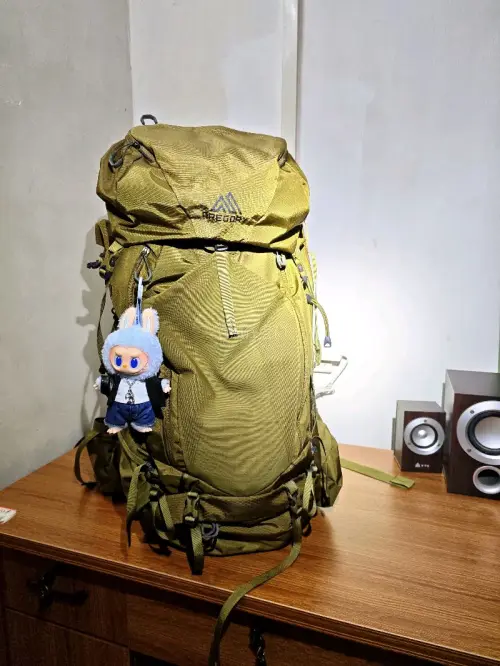 背包界的天花板- 格里高利！背负体验：如果你背过神龙就不要选这种包了，背负体验不是一个档次的产品，定位应该是长距离攀爬陡峭的登山活动，徒步型穿越或者徒步型爬山还是神农舒服。                                               ...