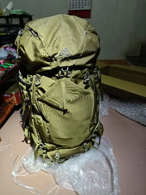 背包界的天花板- 格里高利！背负体验：如果你背过神龙就不要选这种包了，背负体验不是一个档次的产品，定位应该是长距离攀爬陡峭的登山活动，徒步型穿越或者徒步型爬山还是神农舒服。                                               ...