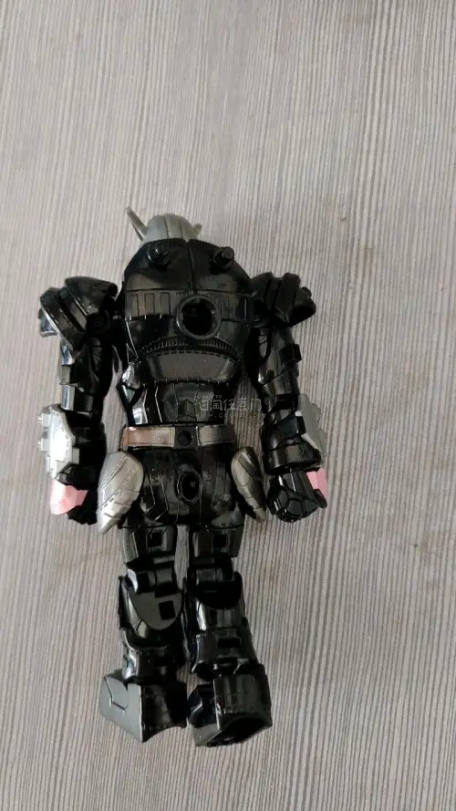 这次买到的是假面骑士的掌动可动食玩，这次买了不少啊，有很多好东西。关节完好，没有损坏日淘任意门物流打包很好，包裹四四方方很严实。