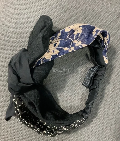 买到了绝版发带，真的很好看，国水不好买了。想不到这个平台能淘到。很开心呀。很喜欢。购物方便，快递也包装很好