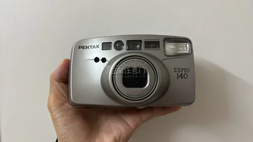 之前一直很犹豫这个型号 但刚好看到这么好价和成色几乎全新的胶片机 我直接立马拿了 这次用积分兑换了抵减运费真的很划算 真是软件用来用去我还是最喜欢挖煤姬 优惠力度大 合单速度也快 太赞了 喜欢挖煤姬 还要用挖煤姬 继续 淘淘淘！！！