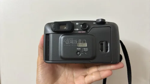 之前一直很犹豫这个型号 但刚好看到这么好价和成色几乎全新的胶片机 我直接立马拿了 这次用积分兑换了抵减运费真的很划算 真是软件用来用去我还是最喜欢挖煤姬 优惠力度大 合单速度也快 太赞了 喜欢挖煤姬 还要用挖煤姬 继续 淘淘淘！！！