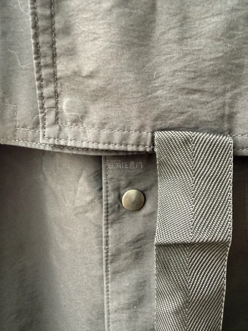 哇哇哇一打开像大礼包一样的衣服，总的来说从下单到收货一共十天还是很快了，照片看起来一般，实物很惊艳！