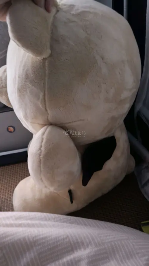 毛绒熊超软乎乎，手感细腻顺滑不掉毛，做工精致没有异味，版型可爱颜值超高，抱着特别治愈，大小也刚刚好，太喜欢啦！