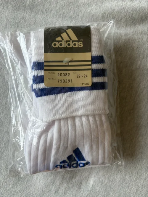 煤炉上有一些运动装备非常的不错，挖煤姬软件可以进行代购非常方便的运回国内，而且国际物流包裹的包装非常得好