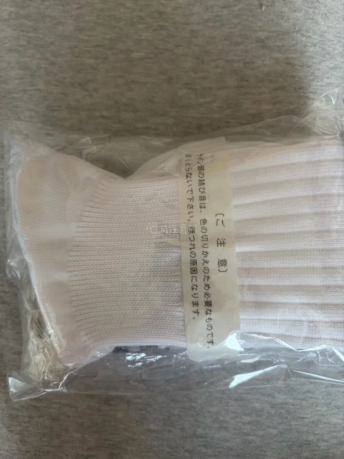 煤炉上有一些运动装备非常的不错，挖煤姬软件可以进行代购非常方便的运回国内，而且国际物流包裹的包装非常得好