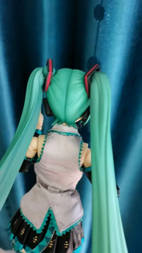 东西完好无损，包装还可以，箱子硬度可以，东西也便宜，选择竹蜻蜓专线物流很快，这手办特别喜欢，能在这里买到喜欢东西。