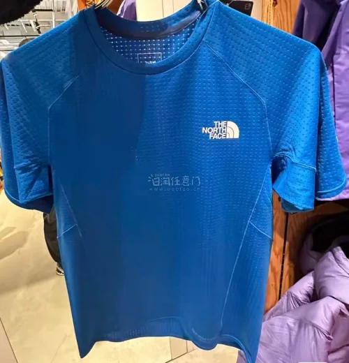 这是挖煤姬海淘好价好物分享，挖煤姬是一款专业的日本代购转运平台。购物流程清晰明了，搜索功能非常强大，非常适合海淘小白。本次通过挖煤姬在煤炉上购买了一件北面巅峰短袖，成色很好，价格实惠，性价比满满，非常适合通勤和春夏搭配。本次还用了积分抵扣运费，基本可以算无痛运回。邮...