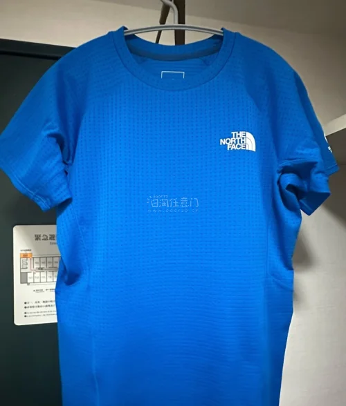 这是挖煤姬海淘好价好物分享，挖煤姬是一款专业的日本代购转运平台。购物流程清晰明了，搜索功能非常强大，非常适合海淘小白。本次通过挖煤姬在煤炉上购买了一件北面巅峰短袖，成色很好，价格实惠，性价比满满，非常适合通勤和春夏搭配。本次还用了积分抵扣运费，基本可以算无痛运回。邮...