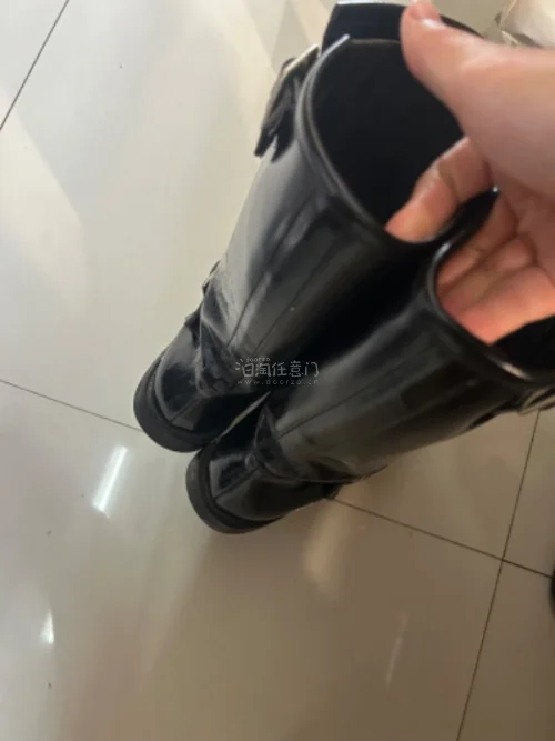 挖煤姬｜优质封面
从图片中就可以看出来，这鞋子很好看。挖煤姬是一家专注于海淘的平台，上面有很多的商品可以供自行选择他家的售后服务以及物流速度都特别的有保障，客服回复消息也非常快，打包商品也非常的仔细#挖煤姬##日淘任意门##任意门和挖煤姬# 挖煤姬春日好物春天真的很...