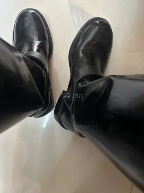 挖煤姬｜优质封面
从图片中就可以看出来，这鞋子很好看。挖煤姬是一家专注于海淘的平台，上面有很多的商品可以供自行选择他家的售后服务以及物流速度都特别的有保障，客服回复消息也非常快，打包商品也非常的仔细#挖煤姬##日淘任意门##任意门和挖煤姬# 挖煤姬春日好物春天真的很...