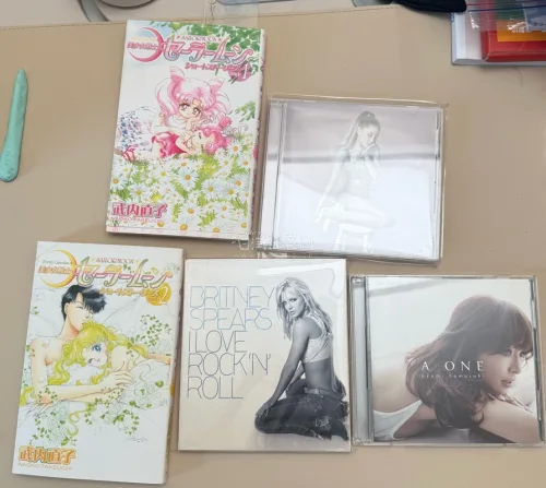 买的两本美少女短篇漫画还有三张碟，品相都很好～物流速度尚可，也没有让我补充申报，日本发货到收到差不多一周。用挖煤机还是非常省心方便的。