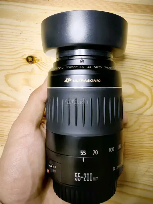 作为刚玩佳能老机身的穷学生，入手这两支EF长焦真的挖到宝了！55-200轻便好带，日常扫街、拍远景都够用，对焦速度在入门机上也能接受；70-210的画质惊喜更大，色彩很有老佳能的味道，虽然光圈不算大，但光线好的时候出片质感完全不输。两支都是平价入门长焦的好选择，适合...