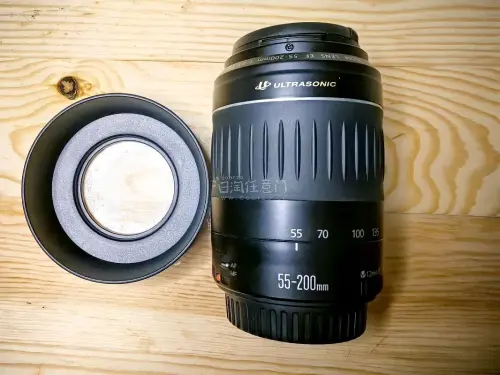 作为刚玩佳能老机身的穷学生，入手这两支EF长焦真的挖到宝了！55-200轻便好带，日常扫街、拍远景都够用，对焦速度在入门机上也能接受；70-210的画质惊喜更大，色彩很有老佳能的味道，虽然光圈不算大，但光线好的时候出片质感完全不输。两支都是平价入门长焦的好选择，适合...