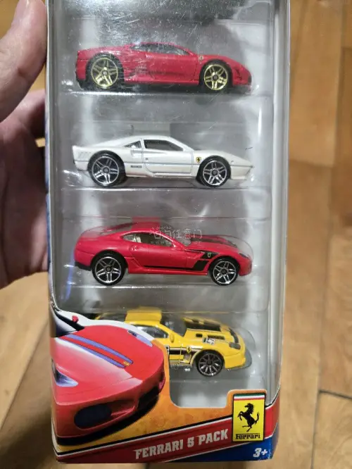 风火轮这套法拉利五连包超赞！车型经典做工精细，涂装质感在线，童年情怀拉满，收藏把玩都合适，孩子也超喜欢！