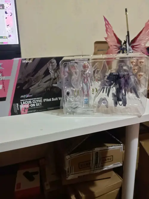 终于入手了心心念念的万代SHF拉克丝驾驶服版！这次在日淘任意门上的海淘体验真的超乎预期。作为一个胶佬，一直想找好价收这款，任意门上的商品和日本官网实时同步，挑选起来非常方便，一键翻译和自动换算汇率的功能对不懂日语的人特别友好。
