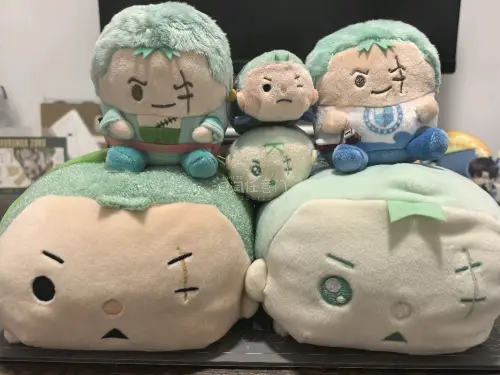 物流特别快，操作简单，而且包装很严实！谁会不喜欢看到一箱满满的绿藻头呢！索隆看起来毛绒绒的太可爱了！而且价格也很便宜，以后也要在挖煤姬狠狠买！