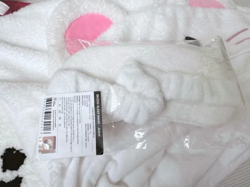 这次只买了一个jiniret眼罩就寄回来了，物流选了ems，真的非常快，大概只用了四天就收到了，挖煤姬的包装也很好还有防水袋！