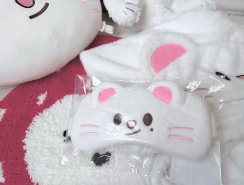 这次只买了一个jiniret眼罩就寄回来了，物流选了ems，真的非常快，大概只用了四天就收到了，挖煤姬的包装也很好还有防水袋！