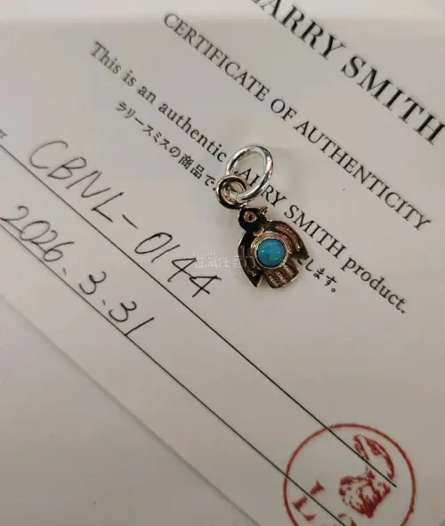 又搞了个小玩意儿 很小但是做工很好 还有绿松石的点缀 非常之喜欢 希望能再次找到这么好的 这么性价比高的东西