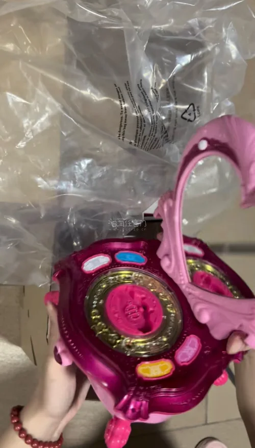 切到了全新的幻影镜台～配件齐全！第一次使用了拍照服务！很不错，卖家还给送了小礼物～包装非常好，严丝合缝，塞了泡沫纸在缝隙里避免摇晃，装了一个大箱子～