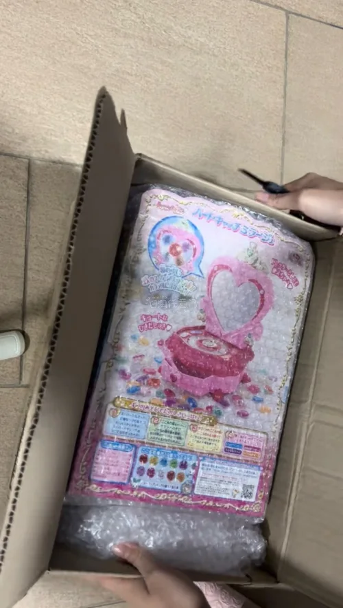 切到了全新的幻影镜台～配件齐全！第一次使用了拍照服务！很不错，卖家还给送了小礼物～包装非常好，严丝合缝，塞了泡沫纸在缝隙里避免摇晃，装了一个大箱子～