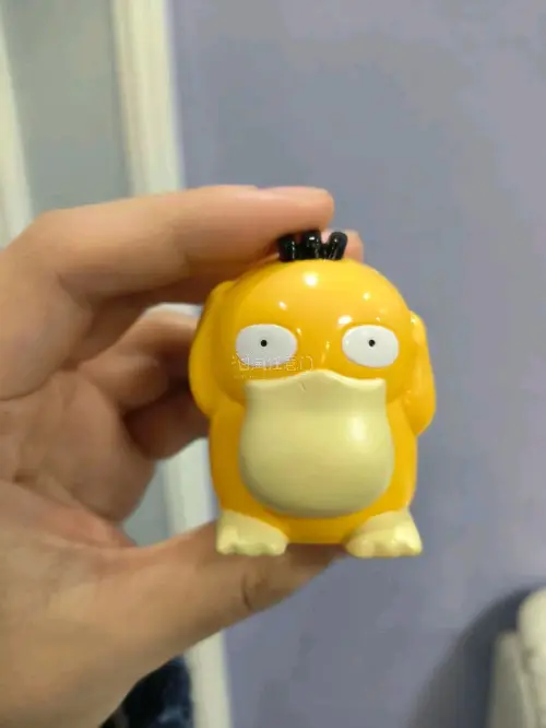 在挖煤姬捡买到的可达鸭糖盒，能买到品相这么好的可达鸭糖盒真的很开心。挖煤姬的加固服务非常的人性化，可以更好的保护物品，而且每个月都会设置很多积分活动，可以用来抵扣运费，海运三十天也就能到手