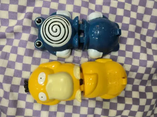 在挖煤姬捡买到的可达鸭糖盒，能买到品相这么好的可达鸭糖盒真的很开心。挖煤姬的加固服务非常的人性化，可以更好的保护物品，而且每个月都会设置很多积分活动，可以用来抵扣运费，海运三十天也就能到手