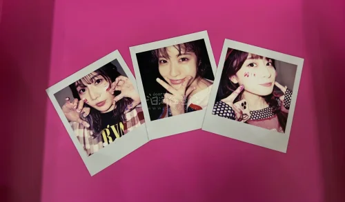 silent siren是我从高中开始就一直很喜欢的女子乐队 最近在任意门上看到了好价的十周年礼盒 也是直接拿下了 到手后看了一遍东西很新 dvd和周边甚至都没有开封 还有亲签海报 任意门的物流也很快 孩子很喜欢 以后还买