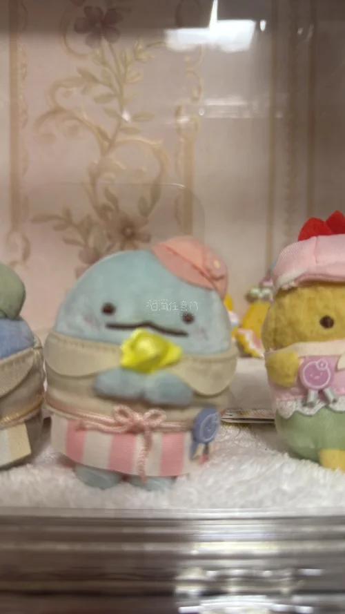 在挖煤姬煤炉切到了种草很久的角落生物梦情小镇集市白熊和水龙手玉 很好价 卖家保存的不错 满意满意 还有复刻的草莓蛋糕mm 选择了竹蜻蜓plus 合单到收货半个月 到货没有损伤