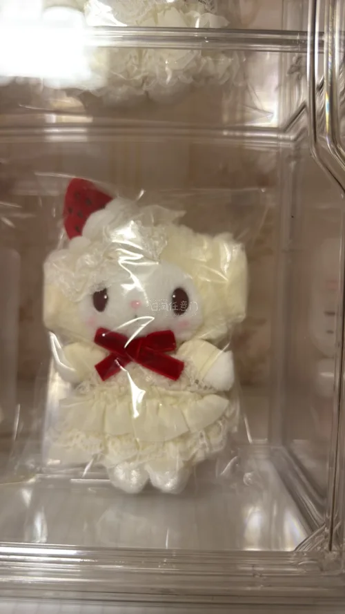 在挖煤姬煤炉切到了种草很久的角落生物梦情小镇集市白熊和水龙手玉 很好价 卖家保存的不错 满意满意 还有复刻的草莓蛋糕mm 选择了竹蜻蜓plus 合单到收货半个月 到货没有损伤