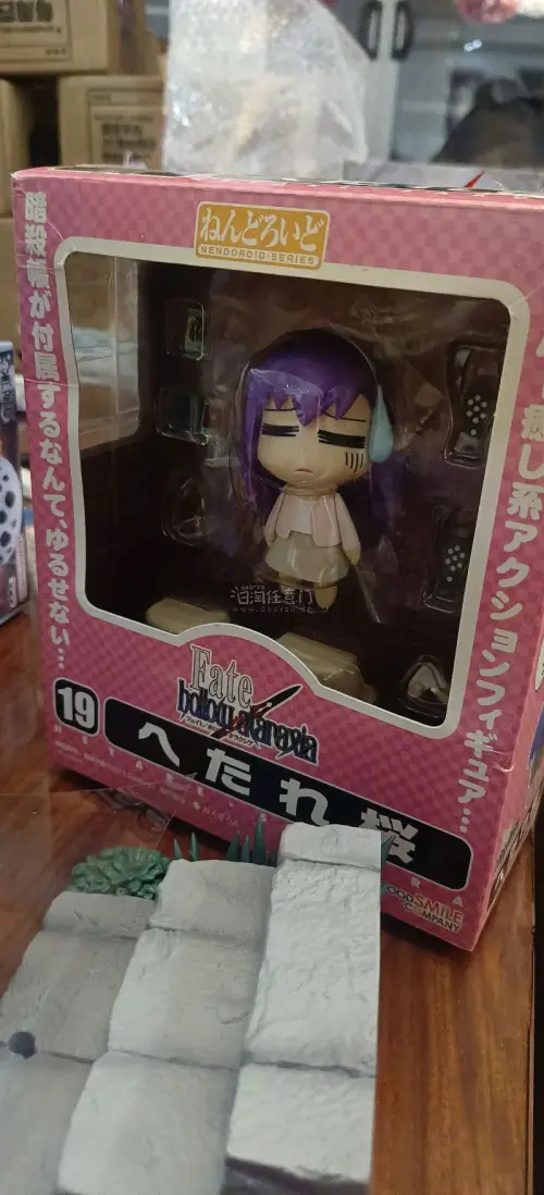 本月挖煤姬战绩打卡
谁懂啊！在煤炉挖到的这套Fate古早粘土人，直接把我的童年DNA炸出来了！
从狮子Saber的憨憨肉棒，到Rider的小单车名场面，还有废柴樱生无可恋的躺平脸，连白枪呆的银甲细节都完美在线。
都是GSC的老粘土人，每一只都带着满满的时代感和沙雕萌...