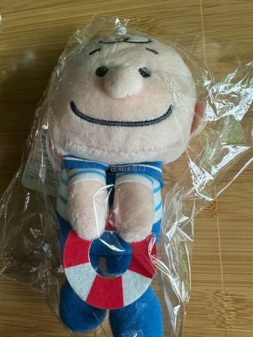 挖煤姬四月好物分享，这次分享的是我在挖煤姬买到的毛绒玩偶，是史努比里面的查理，非常的可爱，价格也很实惠。走的是竹蜻蜓路线，运费很便宜，速度也很快速。非常满意的购物体验。