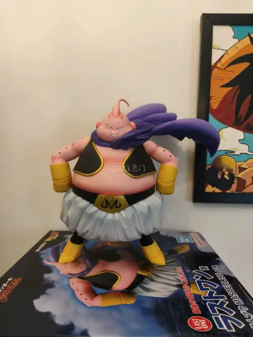 非常满意的一次煤炉购物，入手了龙珠一番赏，宿敌对决9的last赏，飞行邪恶胖布欧。沉甸甸的一只，披风飞扬的感觉做的很好。