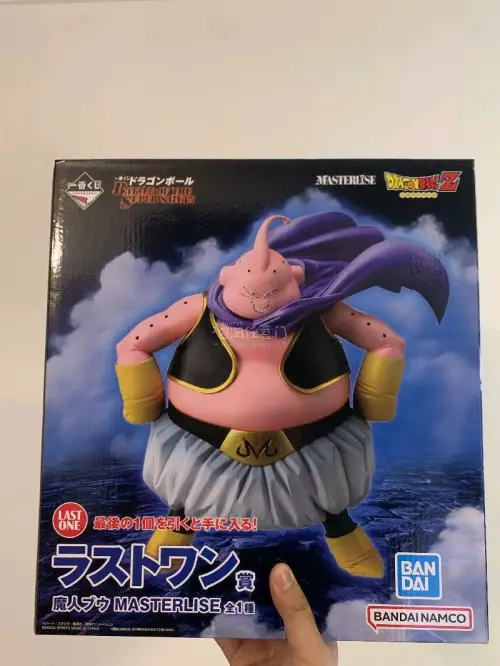 非常满意的一次煤炉购物，入手了龙珠一番赏，宿敌对决9的last赏，飞行邪恶胖布欧。沉甸甸的一只，披风飞扬的感觉做的很好。