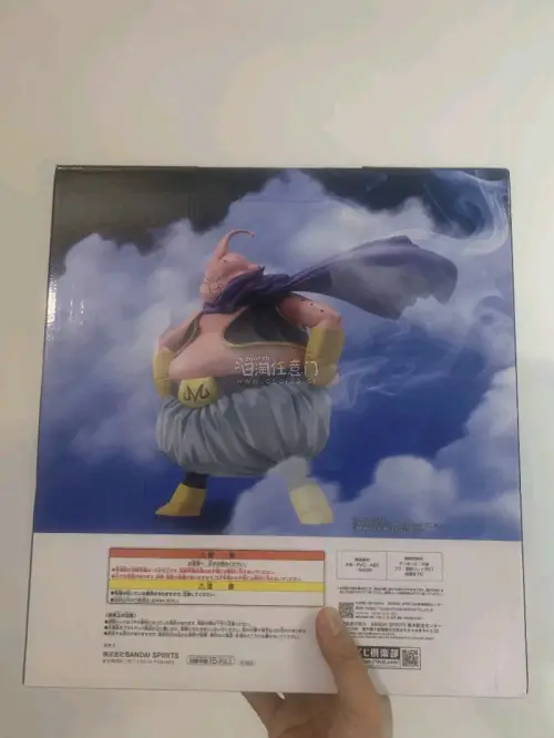 非常满意的一次煤炉购物，入手了龙珠一番赏，宿敌对决9的last赏，飞行邪恶胖布欧。沉甸甸的一只，披风飞扬的感觉做的很好。