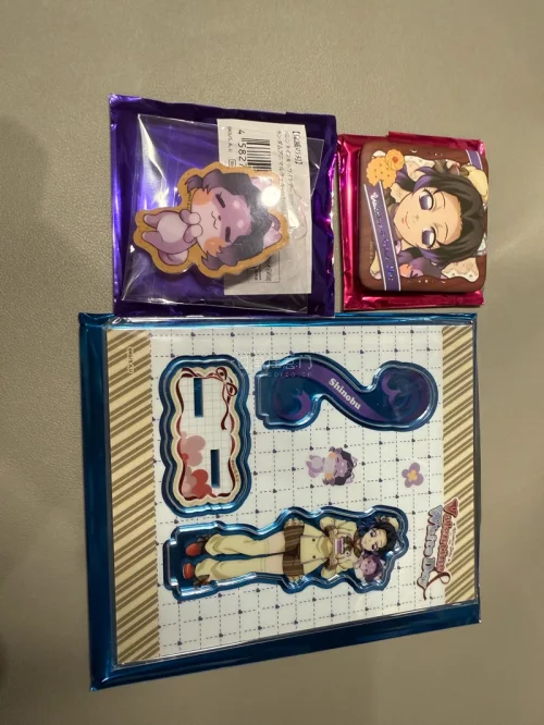 这次切的是鬼灭之刃白情set
这次的徽章、小卡都做的好好看
还切了kuji抽赏的亚克力色纸
也很有质感
很喜欢哦