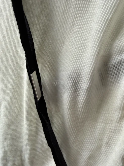 我不敢相信这是一次如此完美和快速的购物体验。我痴迷于二手物品，它们在市场的流通使得这一切变得更有价值！