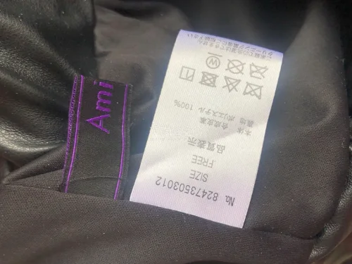 煤炉上总能买到好价，衣服价格很划算，快递是竹蜻蜓，价格大概在30元左右，是很合适的价格，用了大概十几次竹蜻蜓了，是所以代切软件里最好的