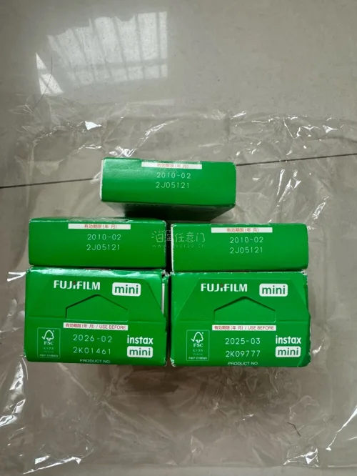 外包装严实无压损，物流一直稳定很放心，相纸日期新鲜，自用价格划算，全程省心，海淘拍立得相纸太靠谱了！