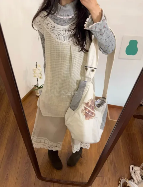 第二次在挖煤姬淘衣服啦！每一件都是精品，都很喜欢，有可爱的还有气质的还有韩系风格的，买到心坎上！速度快价格好谁能不爱！