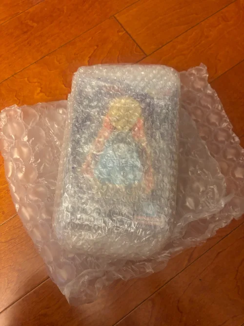 这是龙珠一番赏的 一款魔法师巴比迪 
很小的一款 竹蜻蜓的运输包装也太完美了 拆了一层又一层 非常完美的包装 很满意
