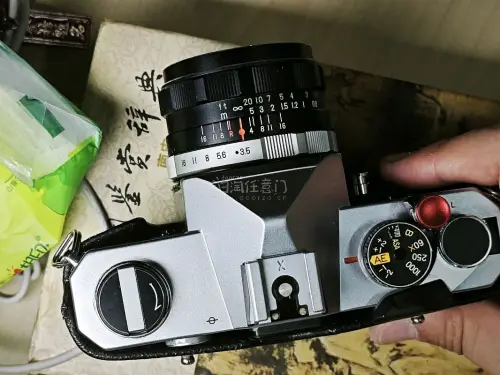 终于收到了心心念念的富士镜头！胶片机拿在手里沉甸甸的质感真的太治愈了，复古的机械魅力谁懂啊！虽然相机到手后出现了一点小插曲，但必须重点夸爆挖煤姬的售后——响应速度超快，处理问题又专业又耐心，完全没有推诿，瞬间让我这个胶片小白安心了！这种靠谱又贴心的服务真的太加分，以...